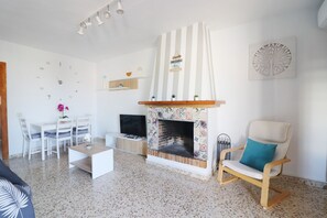 TV, fireplace - 1168 Villa Dolores (Nerja)