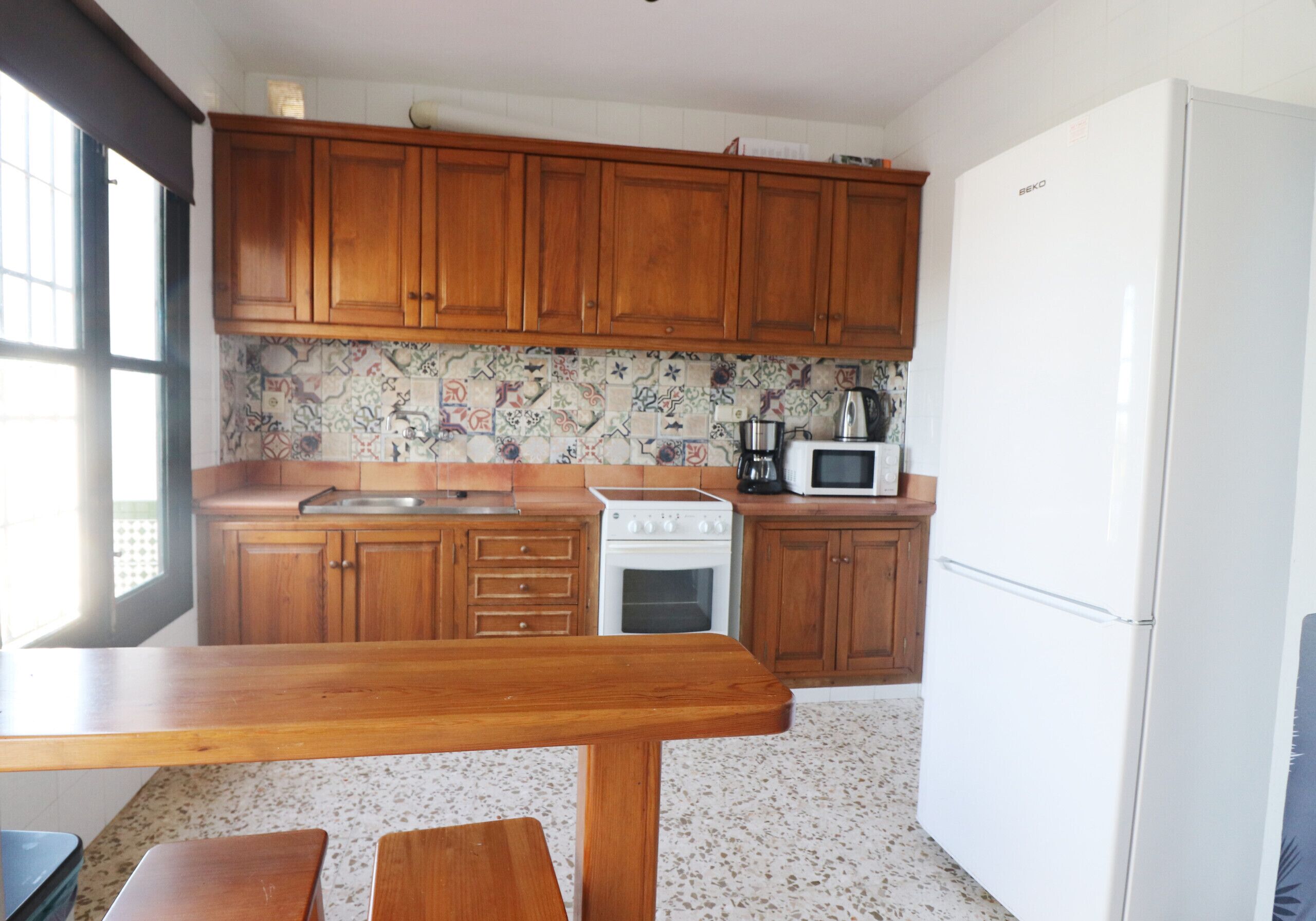 雪櫃、微波爐、焗爐、爐具