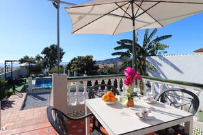 Outdoor dining - 1168 Villa Dolores (Nerja)