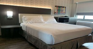 Standaard kamer, 1 queensize bed, toegankelijk voor mindervaliden, koelkast | Luxe beddengoed, bedden met traagschuimmatras, een bureau