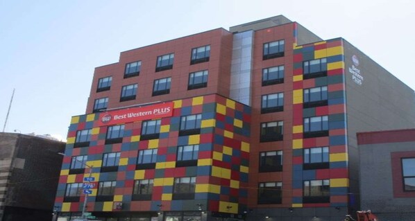 Exterior - Best Western Plus City Line Hotel (Bronx)