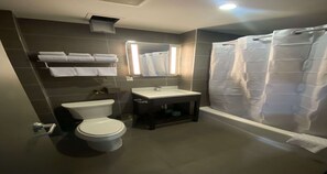 Hair dryer, towels, soap, shampoo - Best Western Plus City Line Hotel (Bronx)