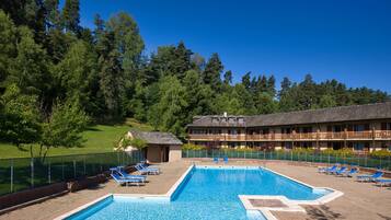 Indoor pool, seasonal outdoor pool, sun loungers