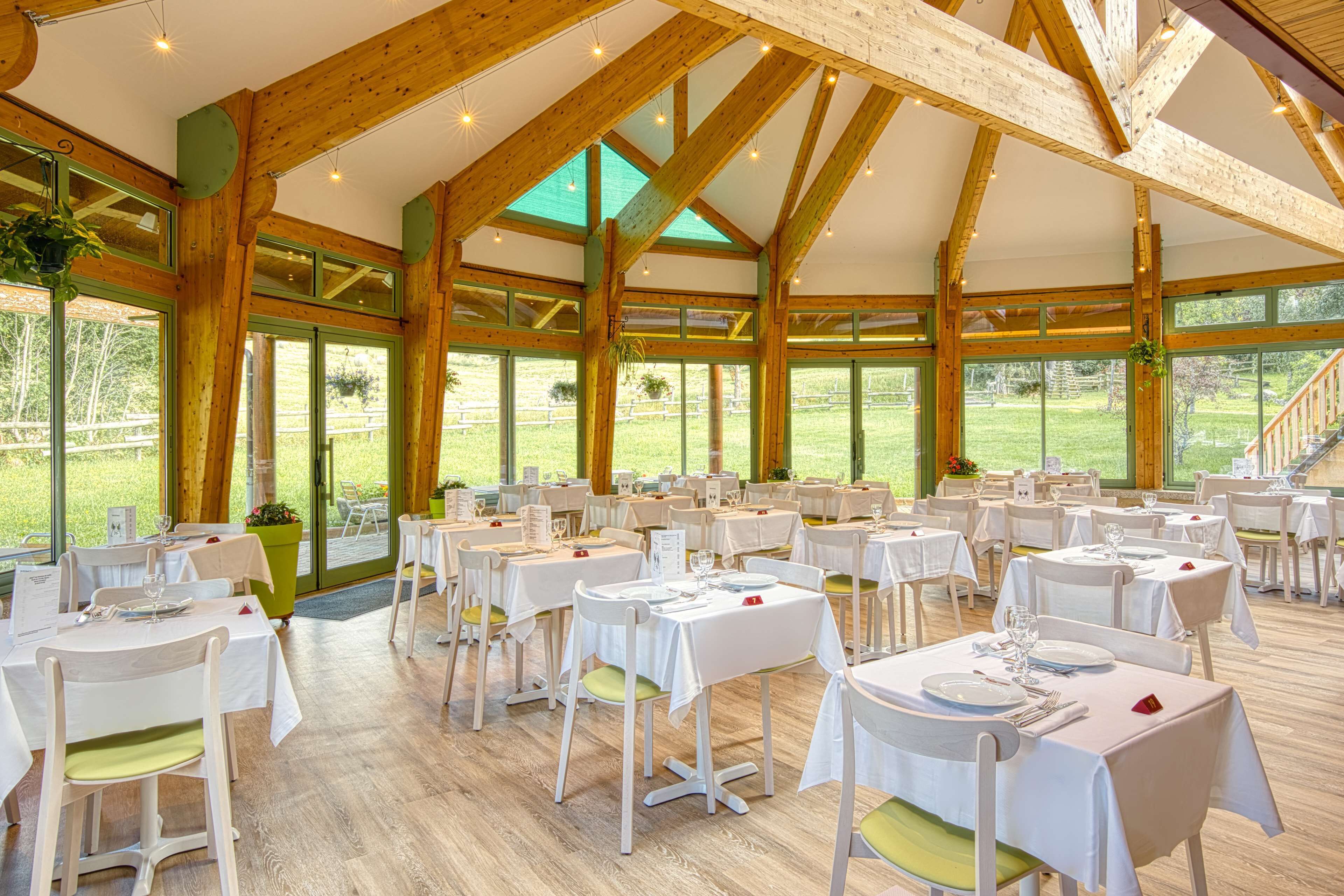 Se sirven desayunos y cenas; con vista al jardín 