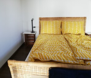 1 bedroom, travel cot, free WiFi, bed sheets