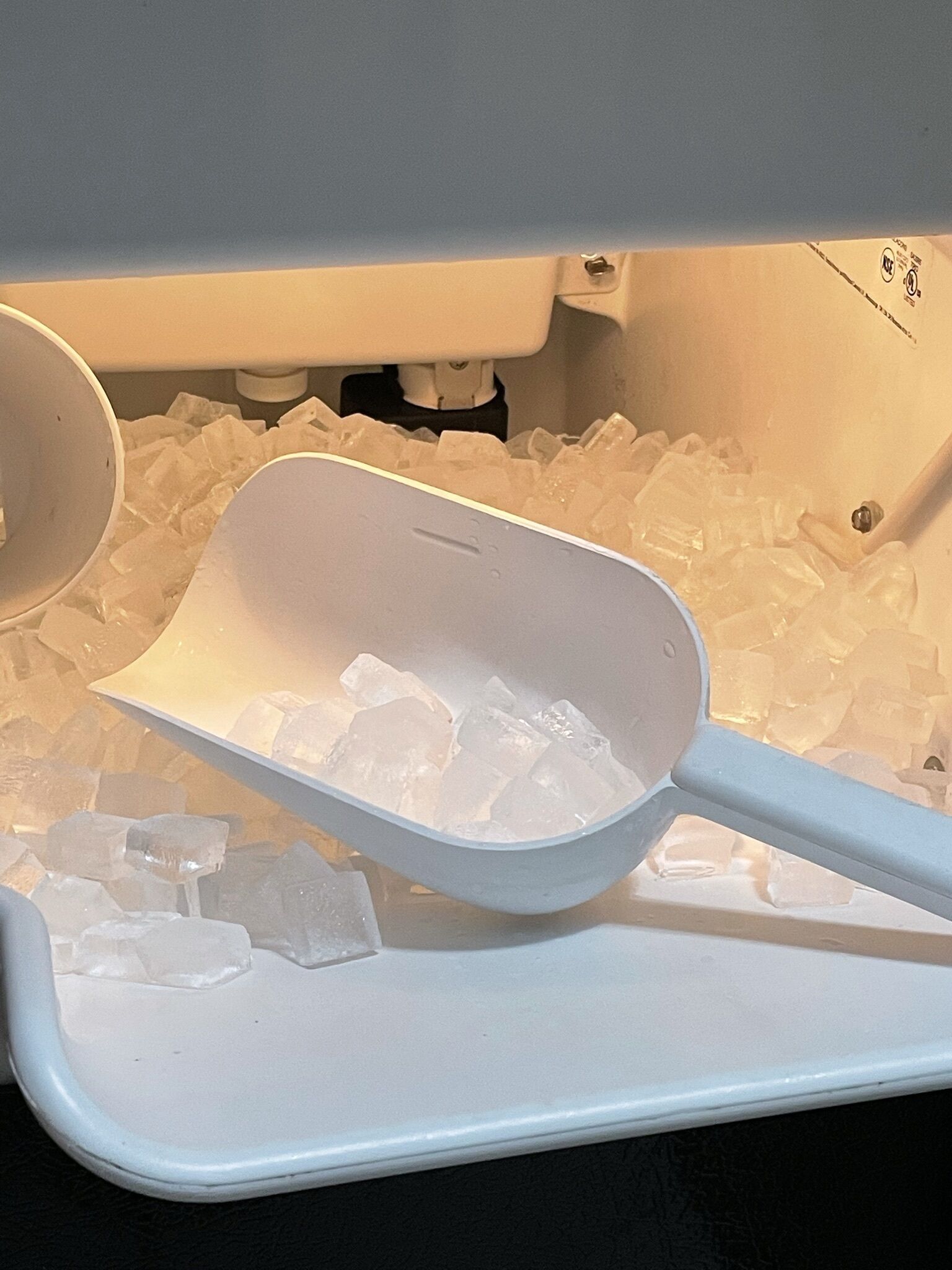  Conveniently Located Lakefront Condo– Gorgeous Views – Lakeside Pool - 5 stars!