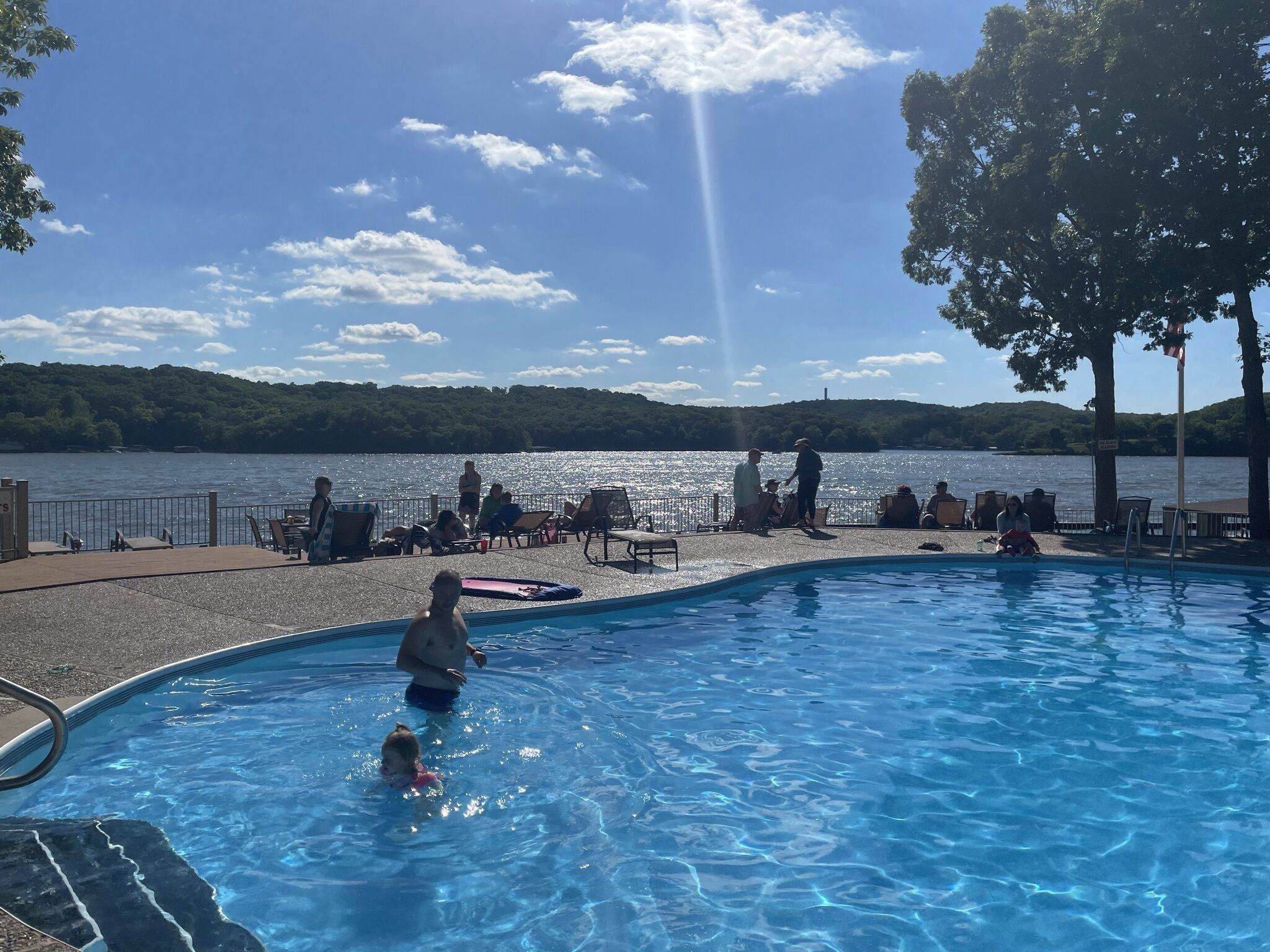  Conveniently Located Lakefront Condo– Gorgeous Views – Lakeside Pool - 5 stars!