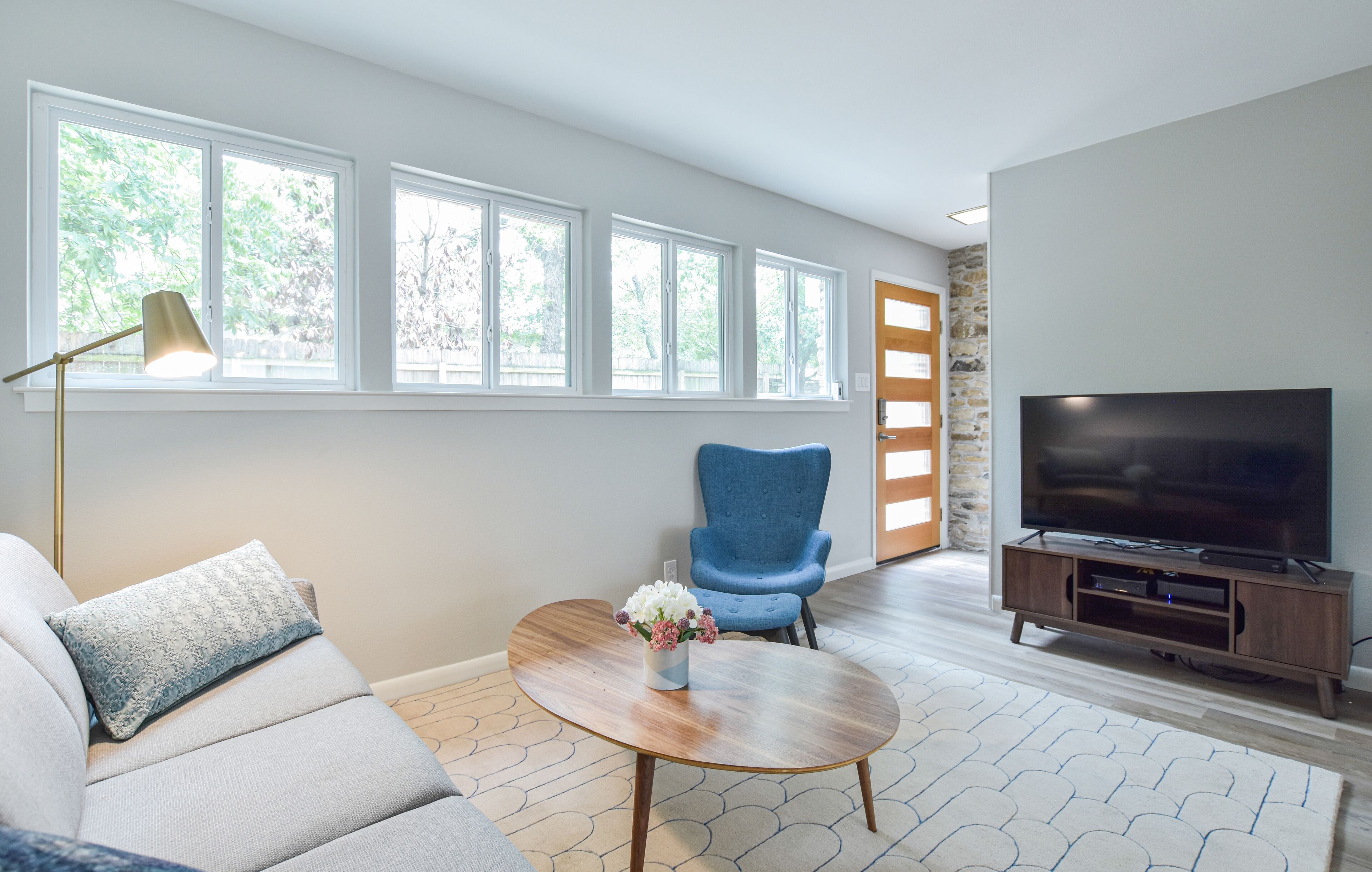 (B) 2 Bdr Mid-century apartment in Central Austin