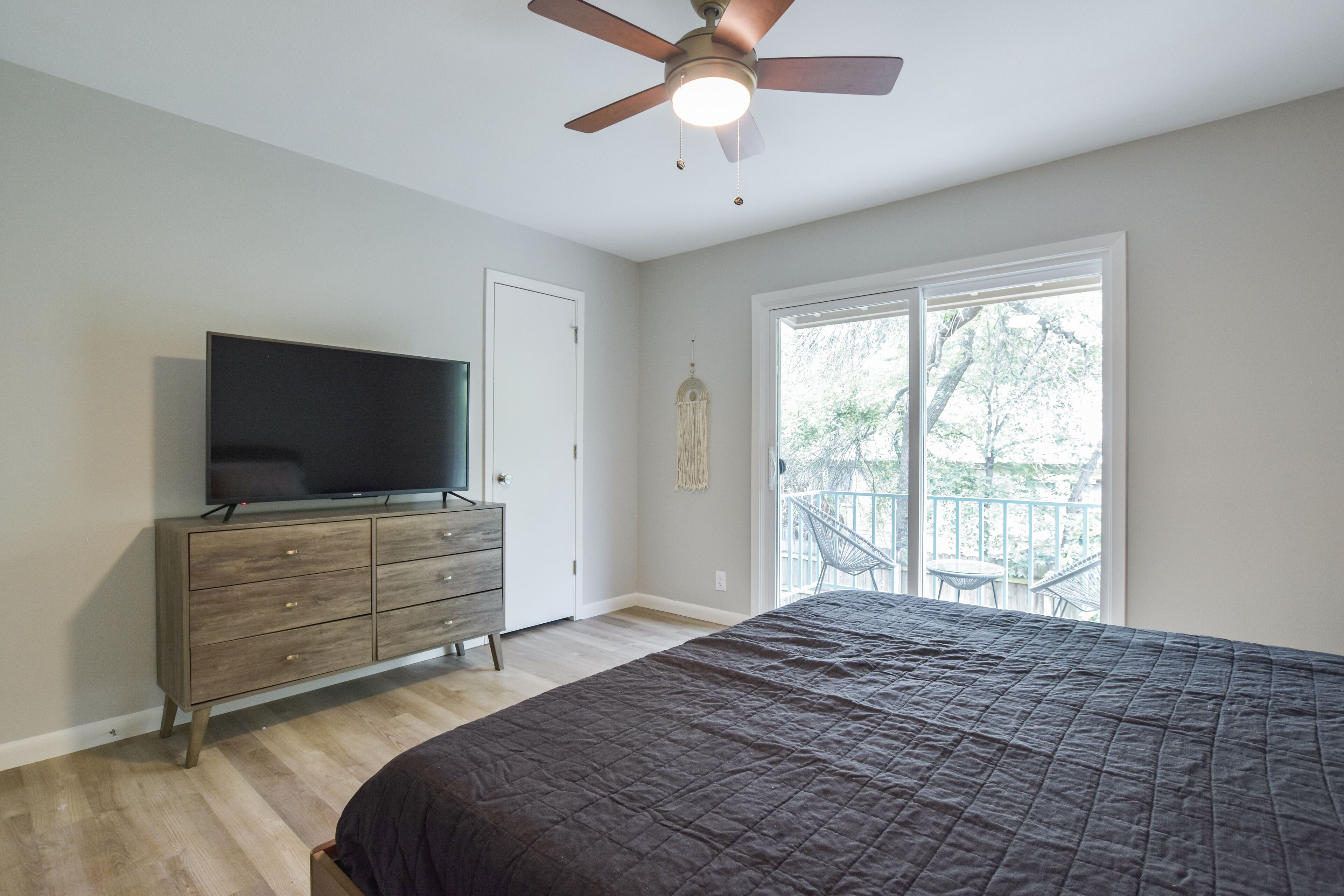 (B) 2 Bdr Mid-century apartment in Central Austin