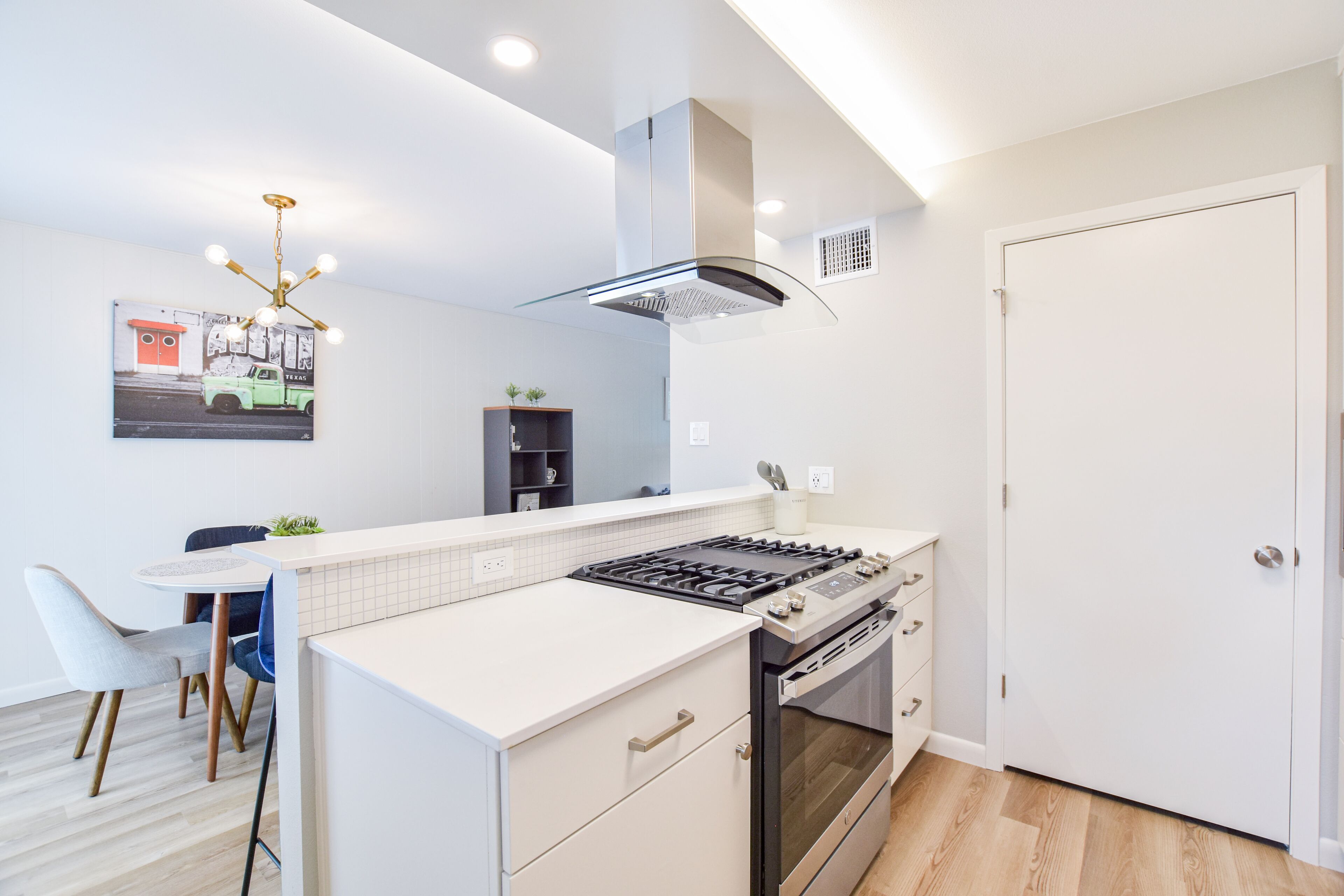 (B) 2 Bdr Mid-century apartment in Central Austin