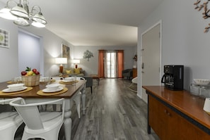 Condo (LemonDrop - 1.5mi to STRIP - Moonshin) | Private kitchen