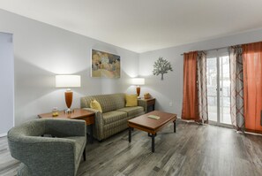Condo (LemonDrop - 1.5mi to STRIP - Moonshin) | Living room