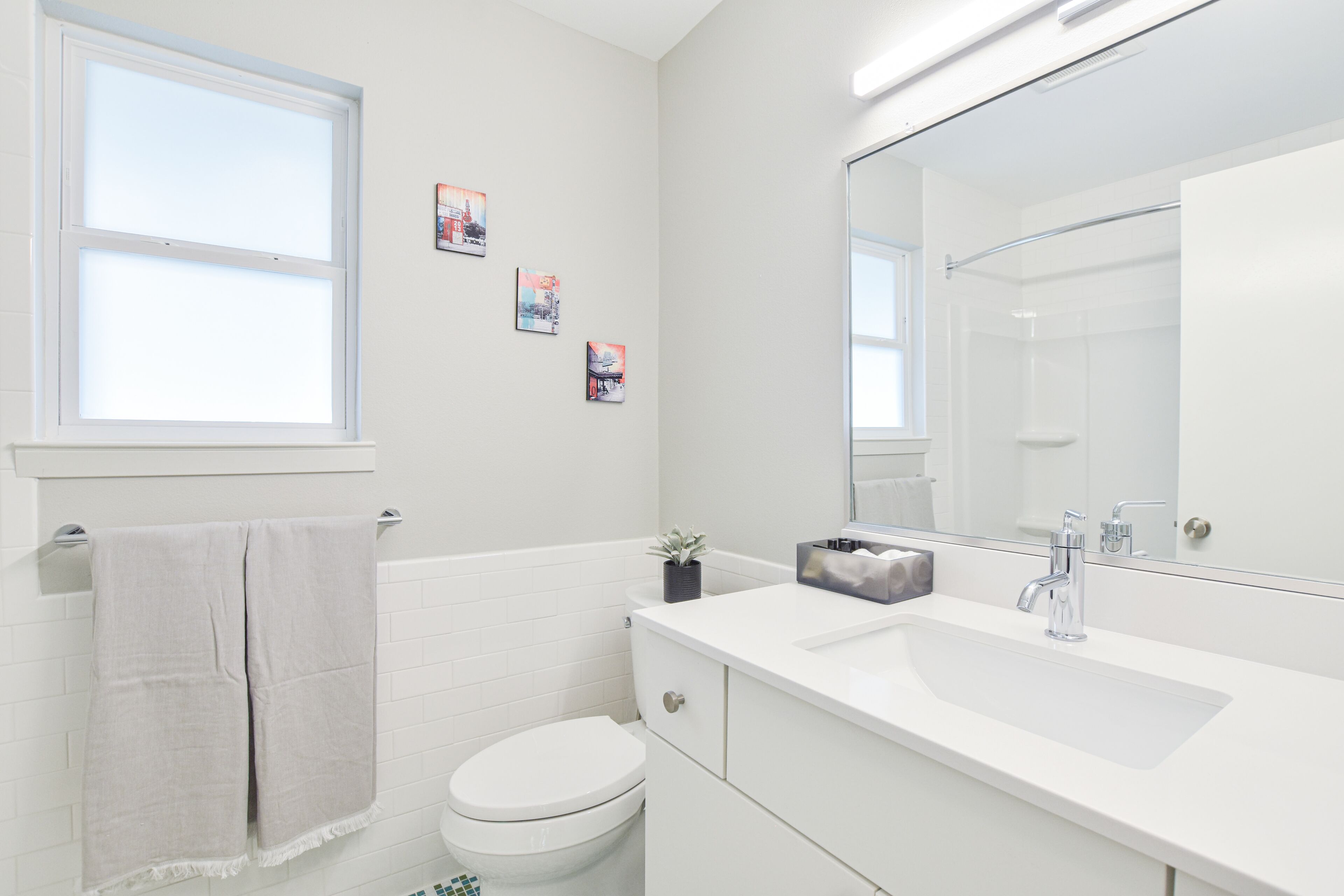 (C) 2 Bdr mid-century apartment in Central Austin