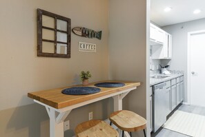 公寓客房 (Comfort Cottage - Remodeled - POOL  -) | 外觀