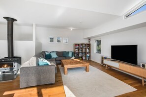 TV, peis og DVD-spiller