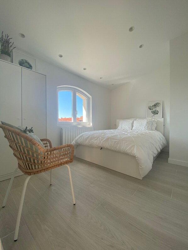 2 bedrooms, bed sheets