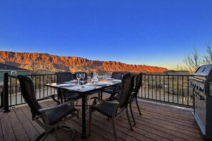 Outdoor dining - Exclusive Retreats 6 Bedroom 6 Bath Desert Paradise with Private Heated Pool (Moab)