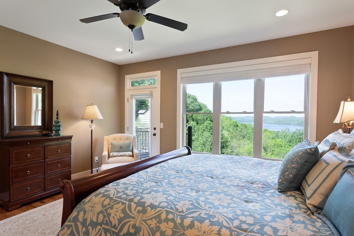 ♡ Your Happy Place Overlooking Center Hill Lake ♡