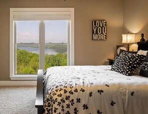 5 bedrooms, iron/ironing board, free WiFi, bed sheets