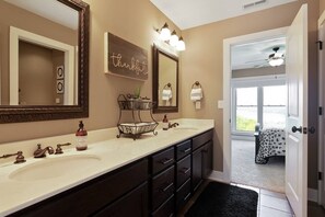 Combined shower/bathtub, hair dryer, towels, soap