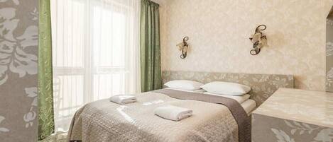 2 bedrooms, iron/ironing board, WiFi, bed sheets