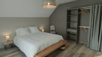 2 slaapkamers, een strijkplank/strijkijzer, reisbedje, gratis wifi