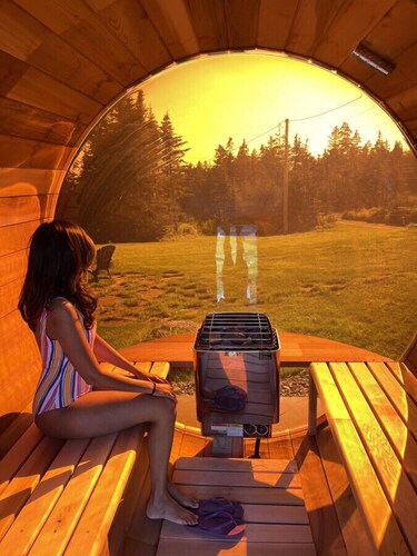 Tranquil Seaside Getaway - hot tub -sauna -private