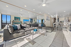 Älytelevisio, takka, pöytäjalkapallopöytä, pöytätennispöytä