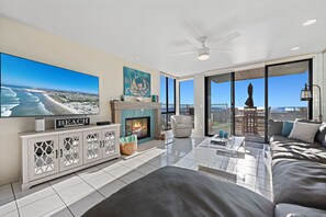 Älytelevisio, takka, pöytäjalkapallopöytä, pöytätennispöytä