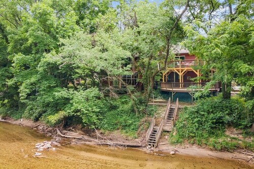 Near WCU~Fire Pit~Hot Tub~Game Room~River Front!