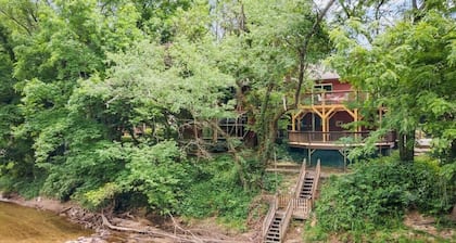Near WCU~Fire Pit~Hot Tub~Game Room~River Front!