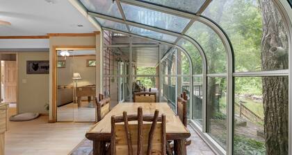 Near WCU~Fire Pit~Hot Tub~Game Room~River Front!