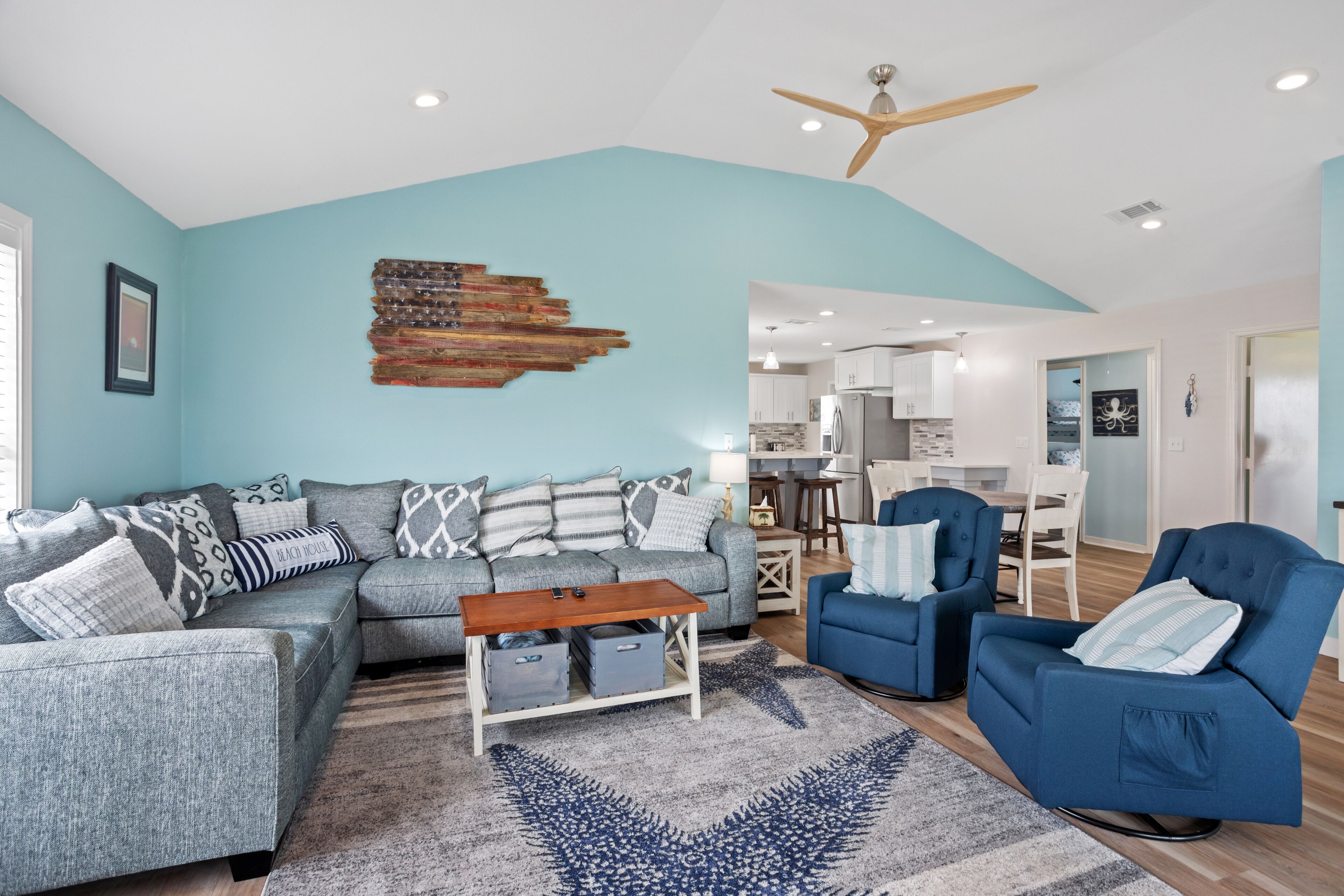 Retreat to Wave On Wave in a quiet neighborhood with wheelchair ramp