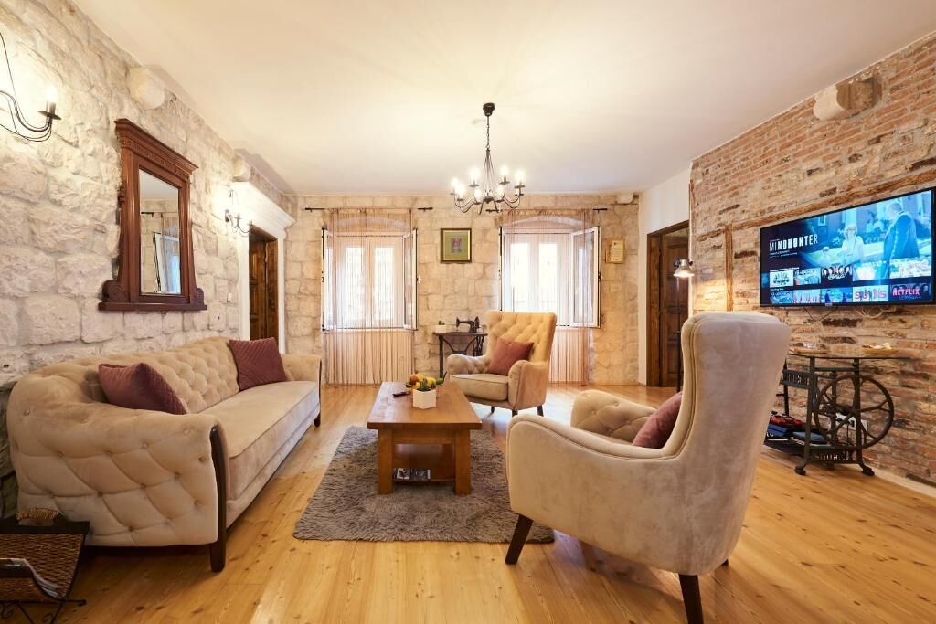 Smart TV, consola de videojuegos y libros 