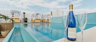 LUXURY 1 BEDROOM CONDO 