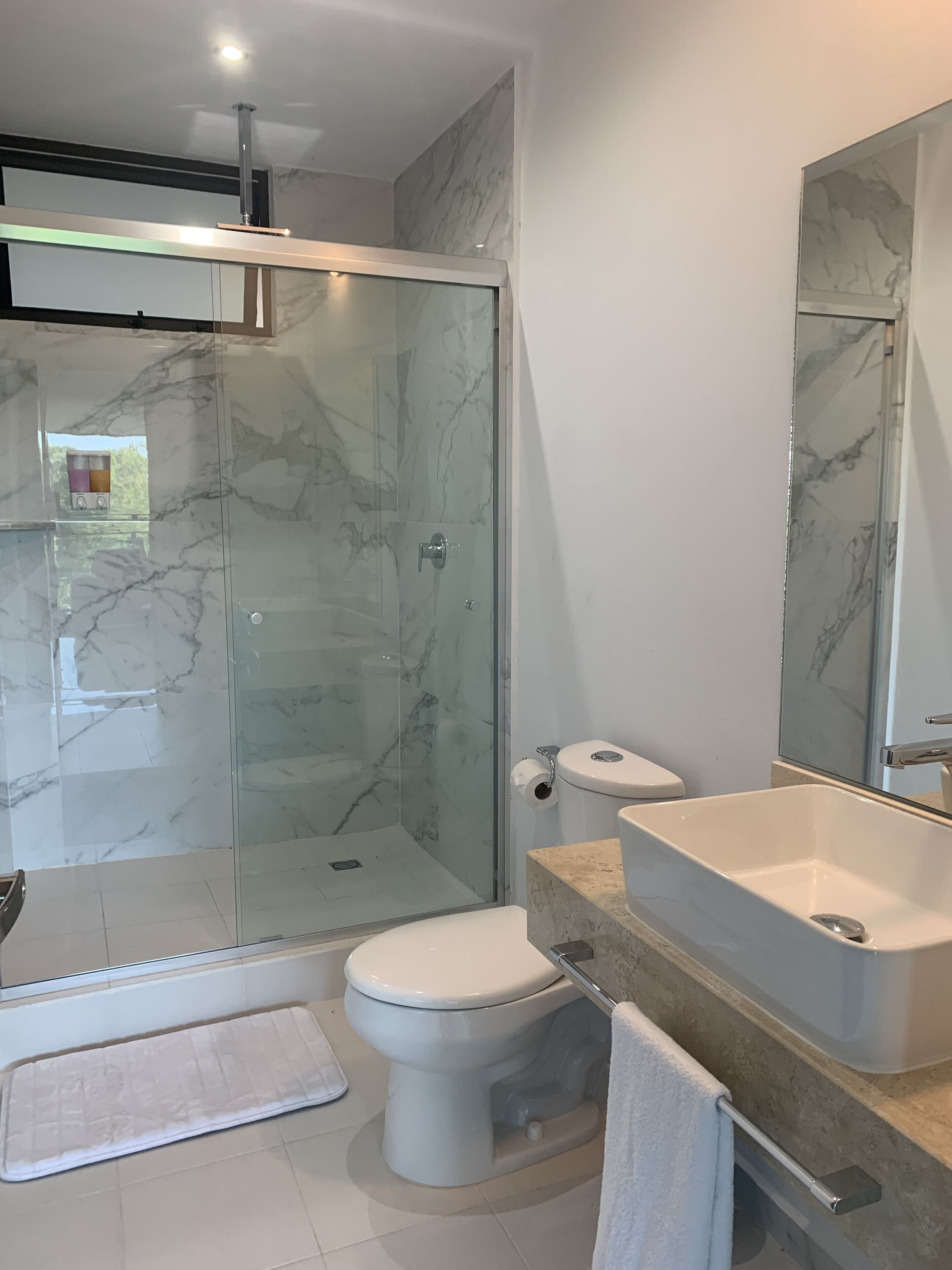 COZY 2 BR LEVEL Condo, fully equiped with high speed wifi.