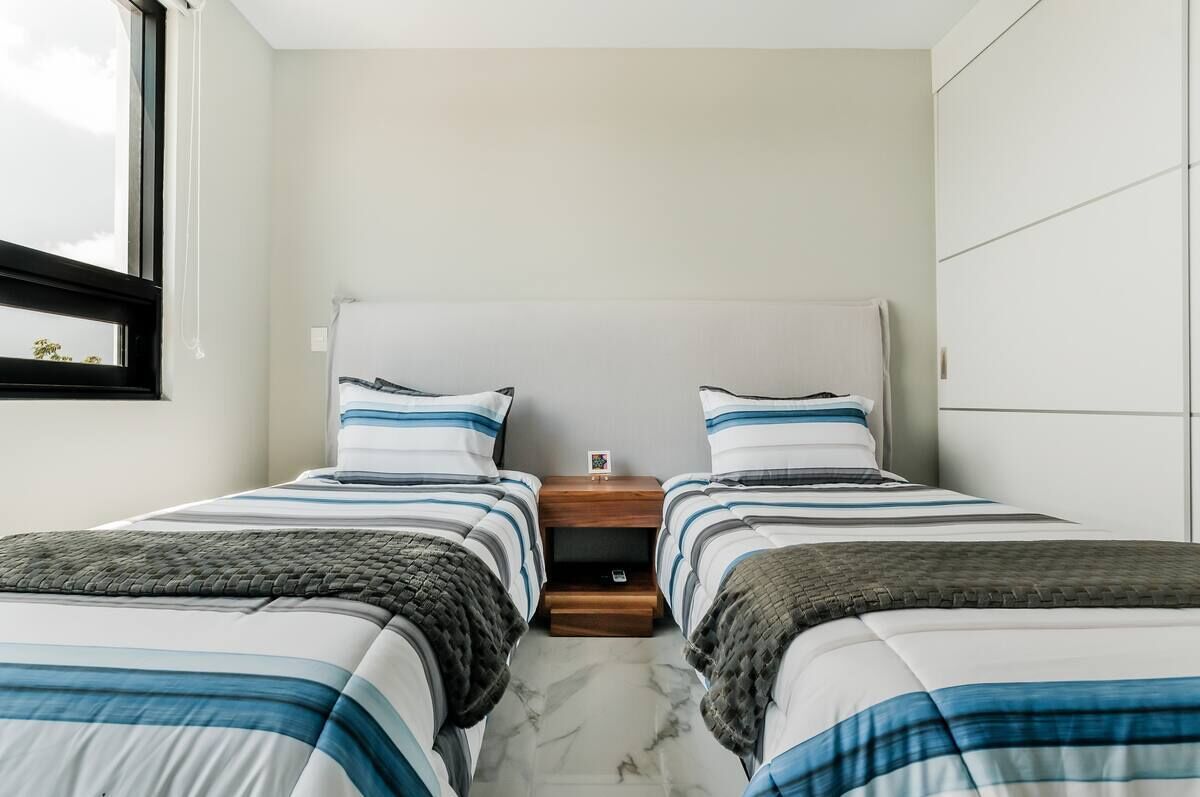 COZY 2 BR LEVEL Condo, fully equiped with high speed wifi.