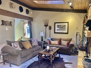 TV - BEAUTIFUL WEST VAIL TOWNHOME (Vail)