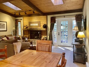 TV - BEAUTIFUL WEST VAIL TOWNHOME (Vail)