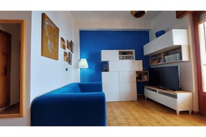 Smart-tv, boeken en een stereo