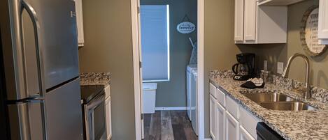 콘도 (Lee's Lane - NO STAIRS!! - Great view) | 전용 주방 | 냉장고, 전자레인지, 쿡탑, 식기 세척기