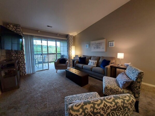 TV, DVD player, offices - Placid Place Walk to Marina Fishing (Branson)