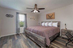 Apartamento (The Timberland - REMODELED - Everythi) | 3 dormitorios y wifi gratis