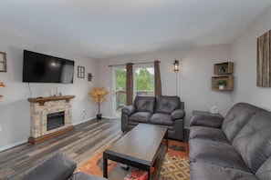 Condo (The Timberland - REMODELED - Everythi) | Interior