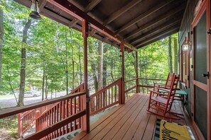 Property grounds - Unwind in Charming Mountain Retreat near Helen, Blue Ridge & Appalachian Trail (Blairsville)