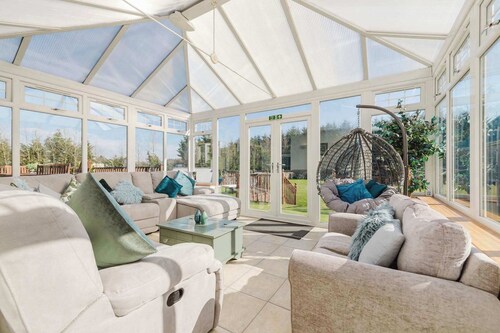 Greenknowes Farmhouse with Hot Tub and Bar