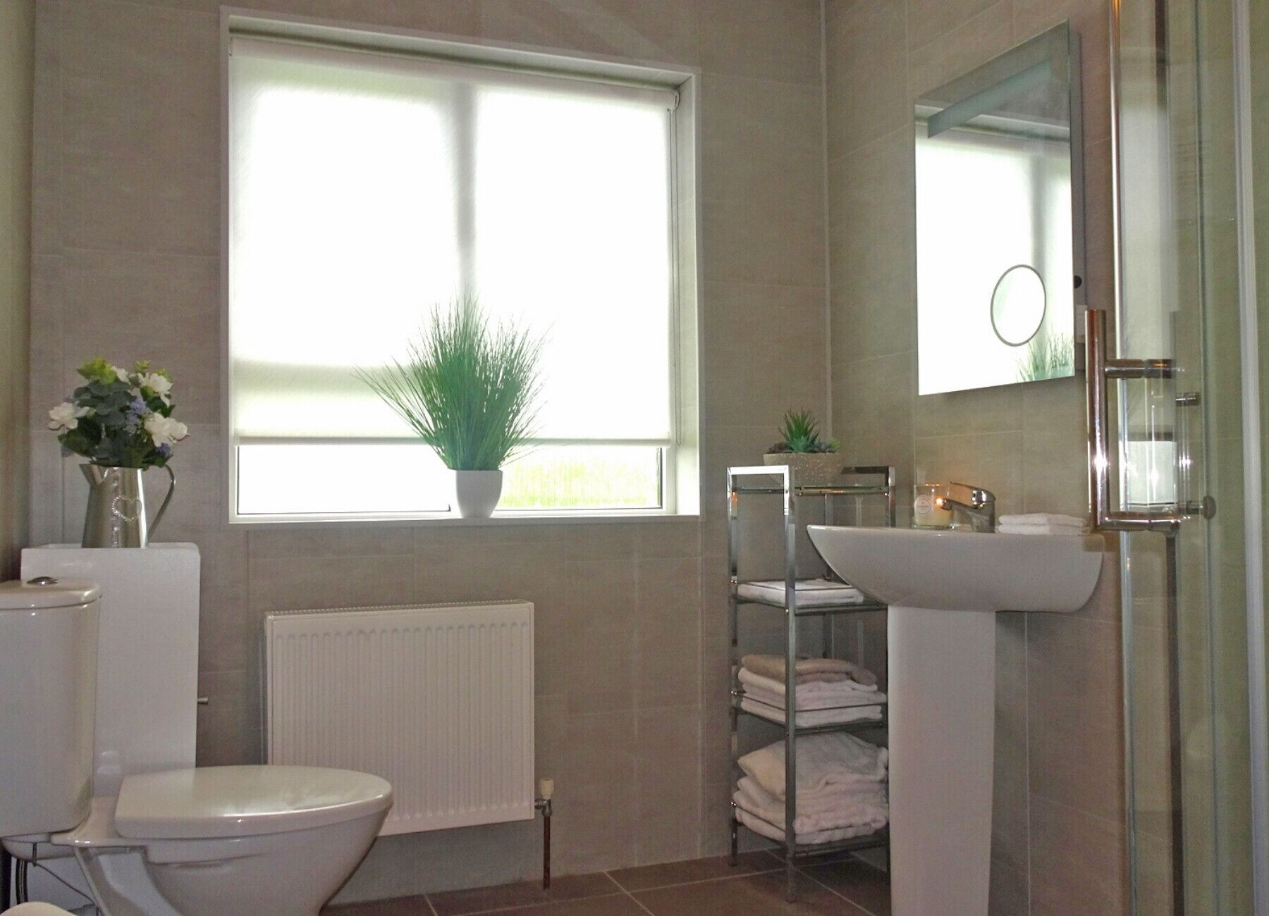 Buồng tắm vòi sen, khăn tắm 