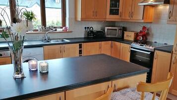 Microwave, dishwasher, cookware/dishes/utensils