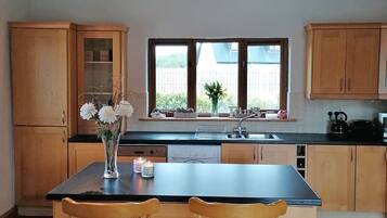 Microwave, dishwasher, cookware/dishes/utensils