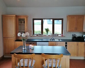 Microwave, dishwasher, cookware/dishes/utensils